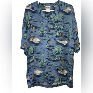 Disney World Men’s Mickey Hawaiian‎ short shirt. Excellent condition. Size M